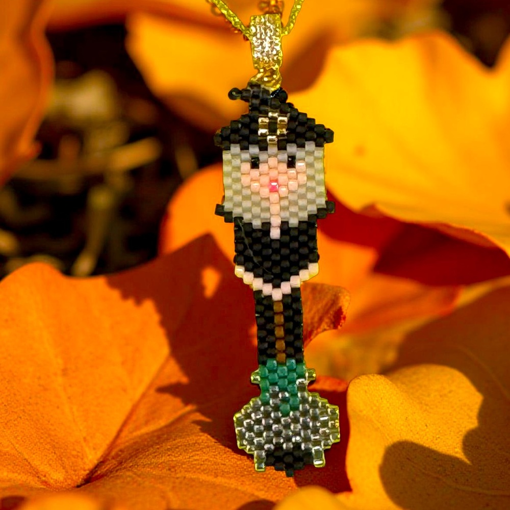 Hand crafted beaded witch with cauldron pendant necklace - Picture 1 of 11